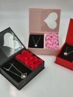 Vidutinė dėžutė su muilo gėlėmis ir suvenyru - Image 5