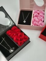 Vidutinė dėžutė su muilo gėlėmis ir suvenyru - Image 4