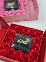 Didelė dėžutė su muilo gėlėmis ir suvenyru - Image 3