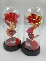 Gėlė gaubte su karoliukais ir meškučiu